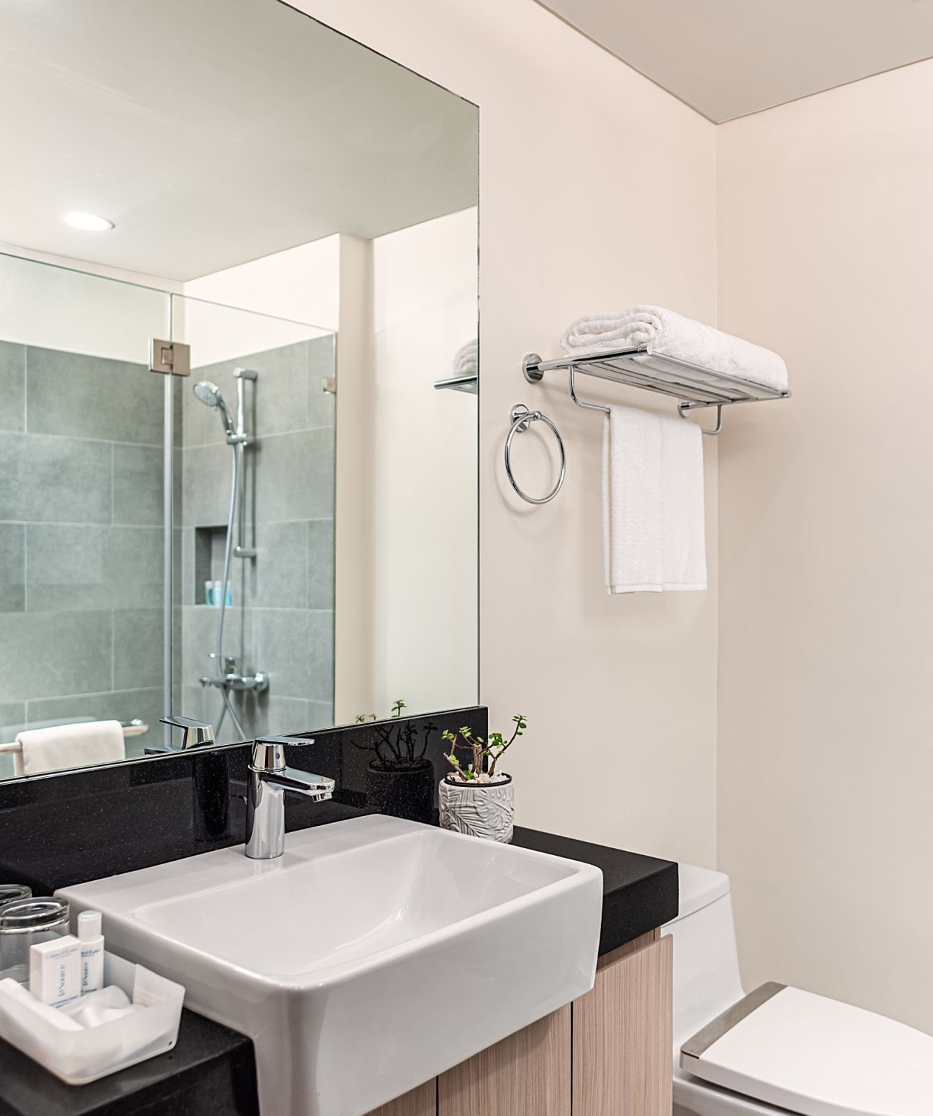 Washroom at Citadines Amigo Iloilo