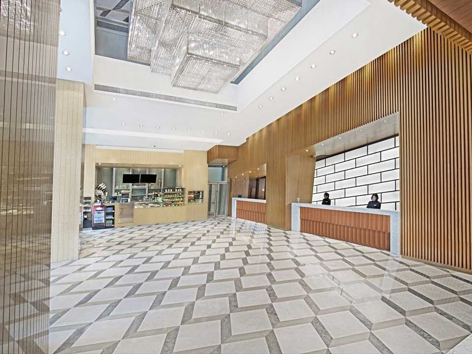 Harbour Plaza 8 Degrees photograph 6