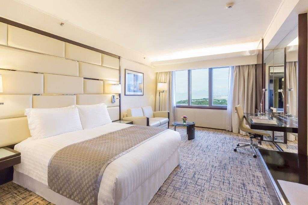 Regal Airport Hotel photograph 2