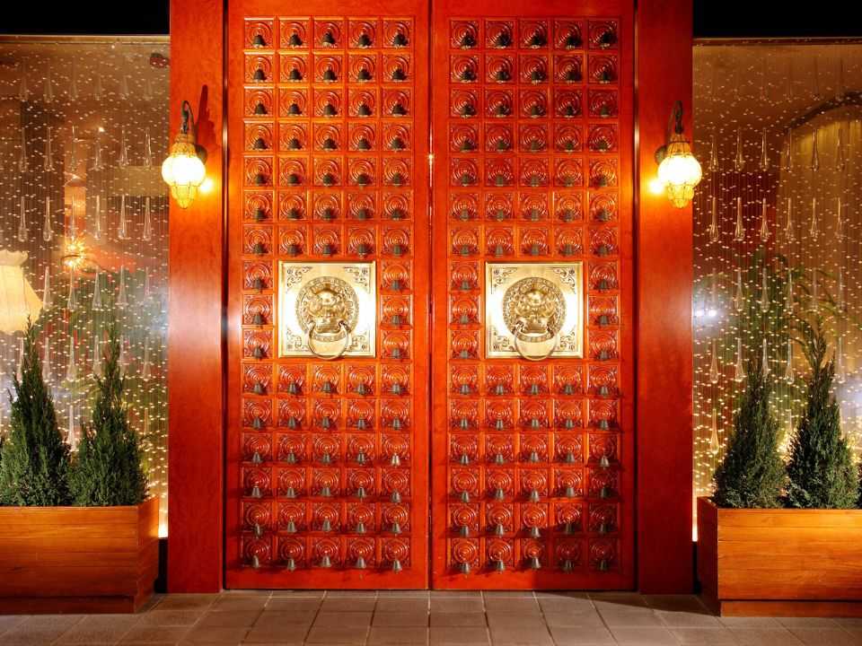 The Luxe Manor photograph 3