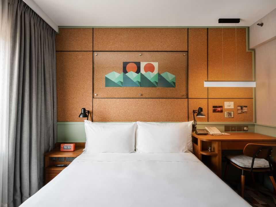 Eaton HK photograph 6