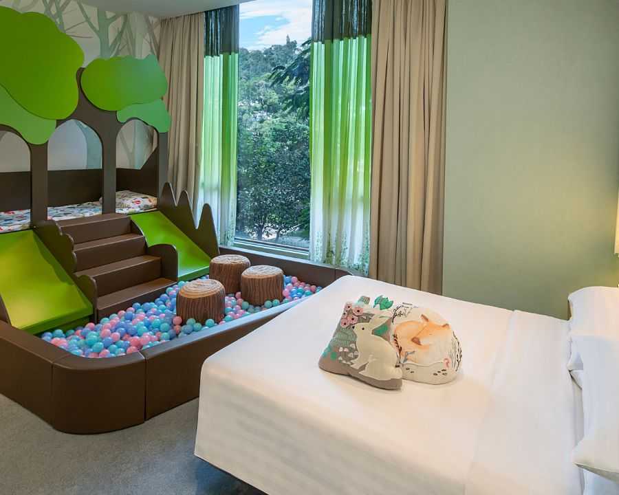 Dorsett Tsuen Wan, Hong Kong photograph 2