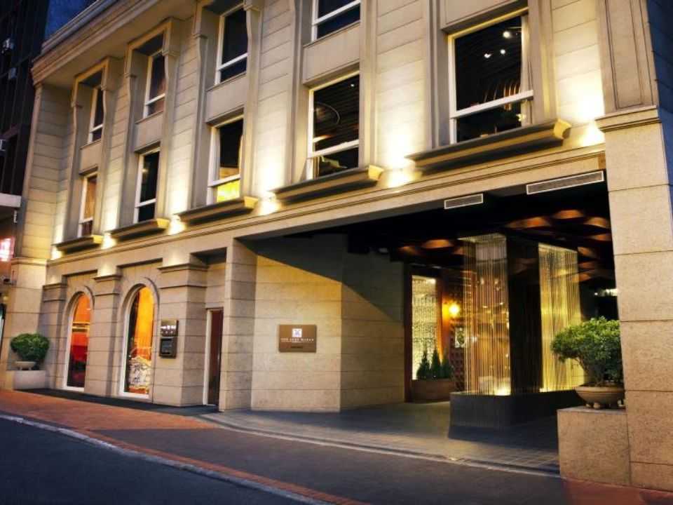 The Luxe Manor