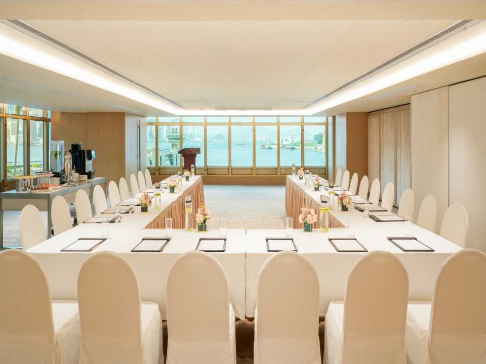 Royal Pacific Hotel photograph 1