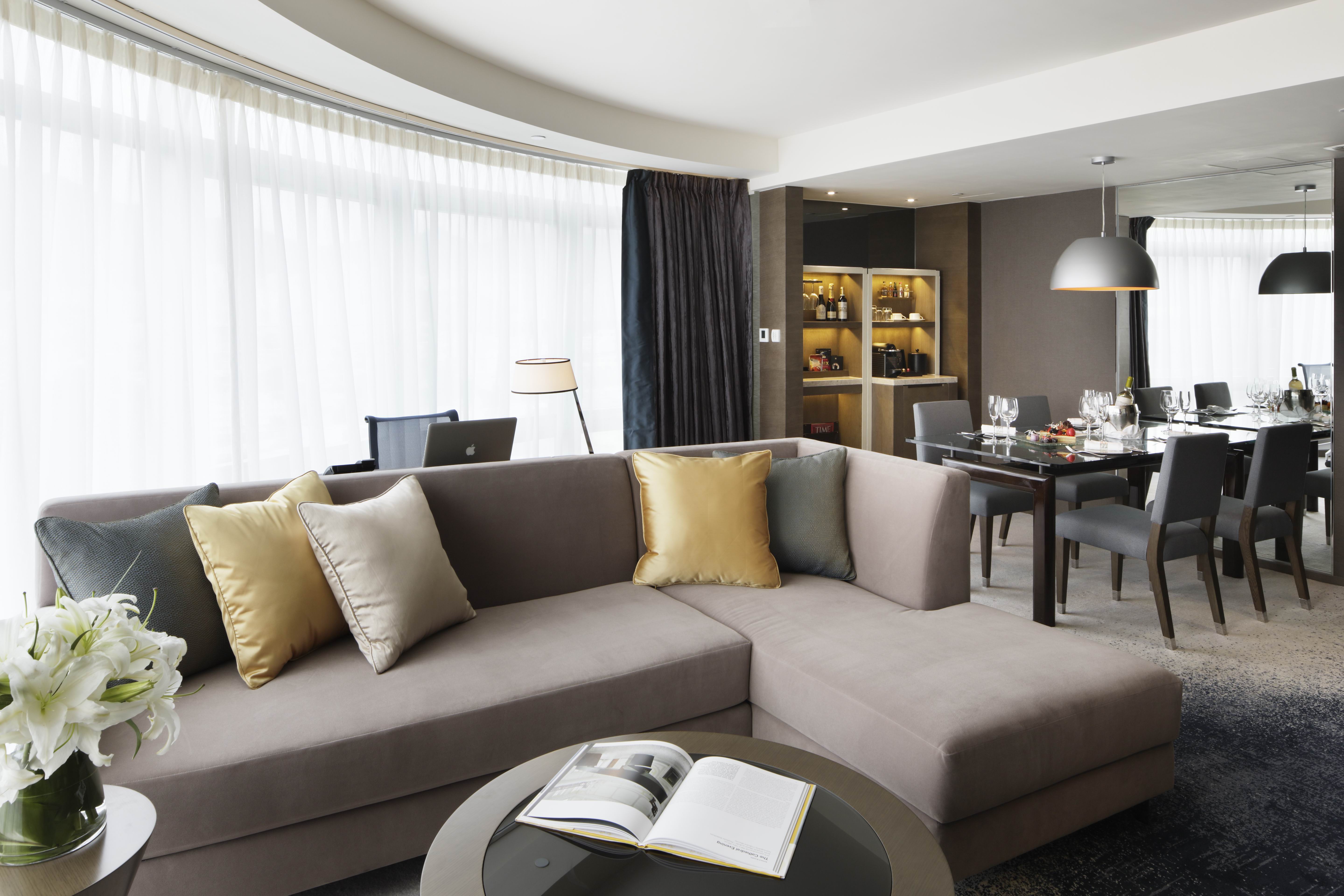 Royal Plaza Hotel photograph 8