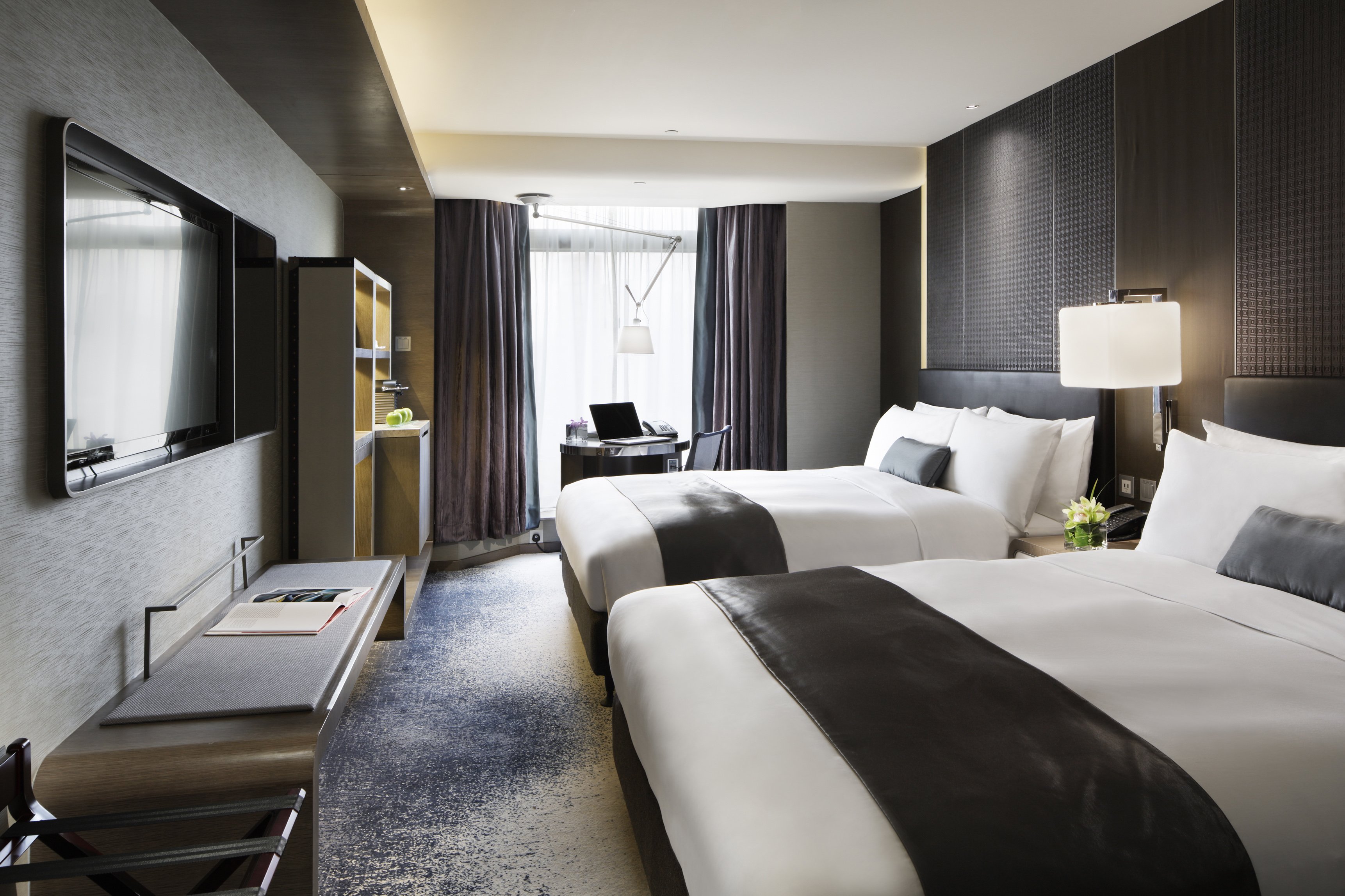 Royal Plaza Hotel photograph 10