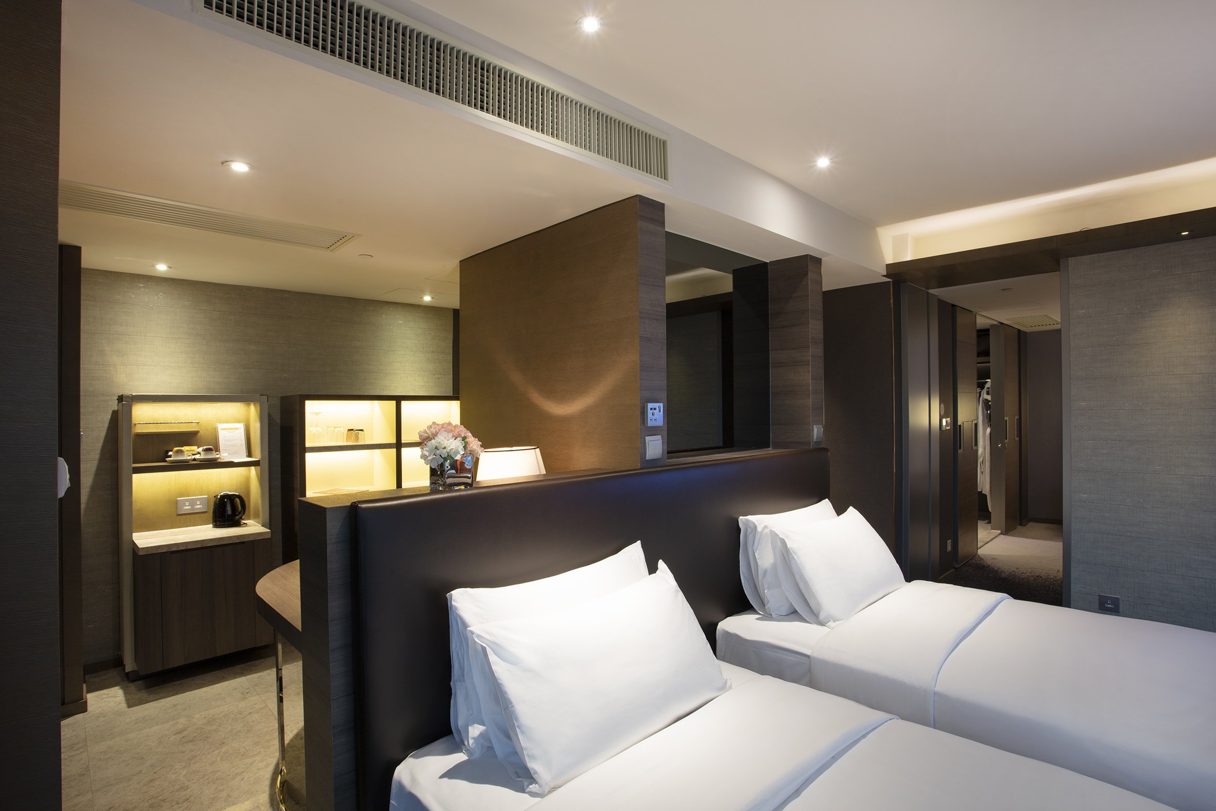 Royal Plaza Hotel photograph 7