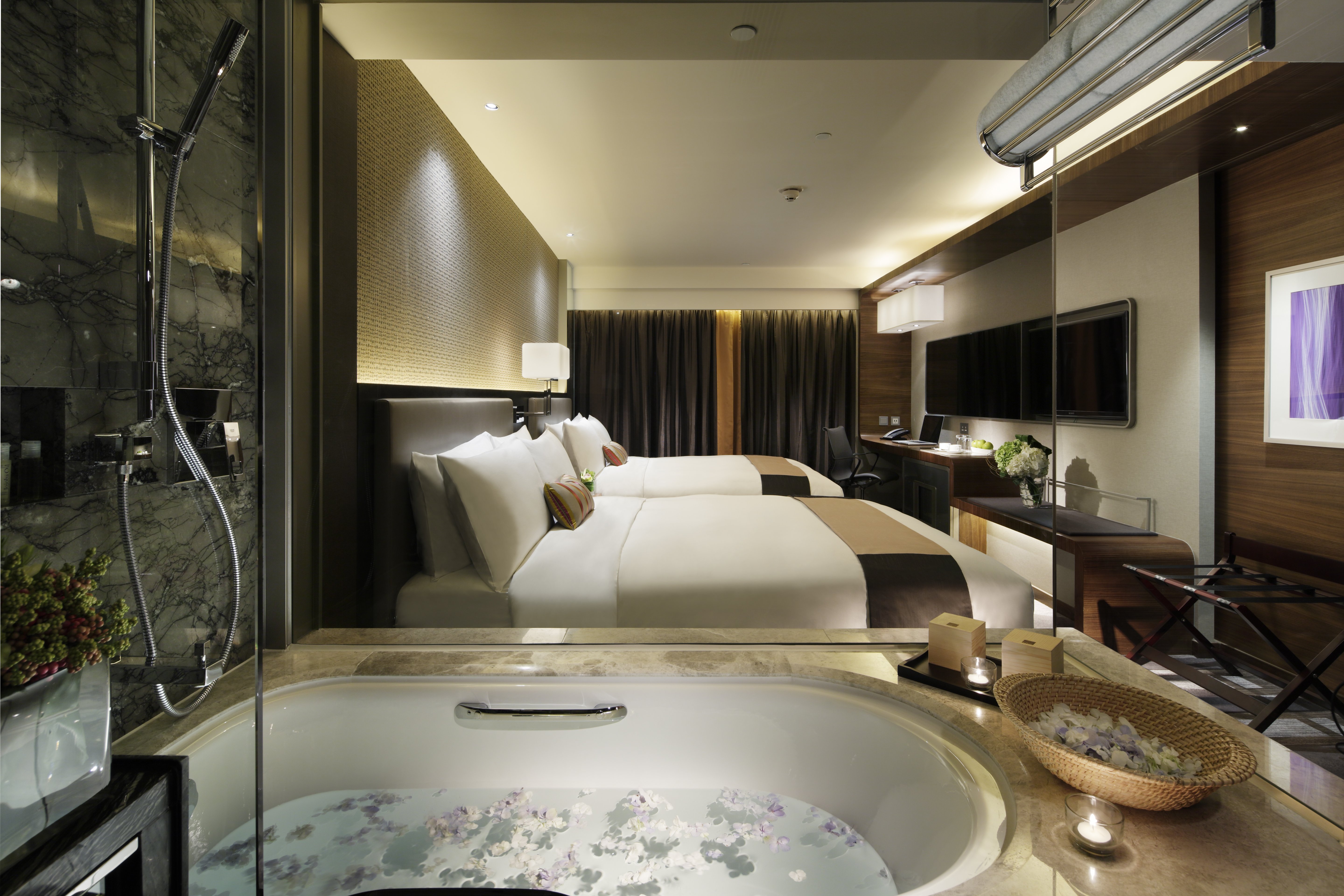 Royal Plaza Hotel photograph 4