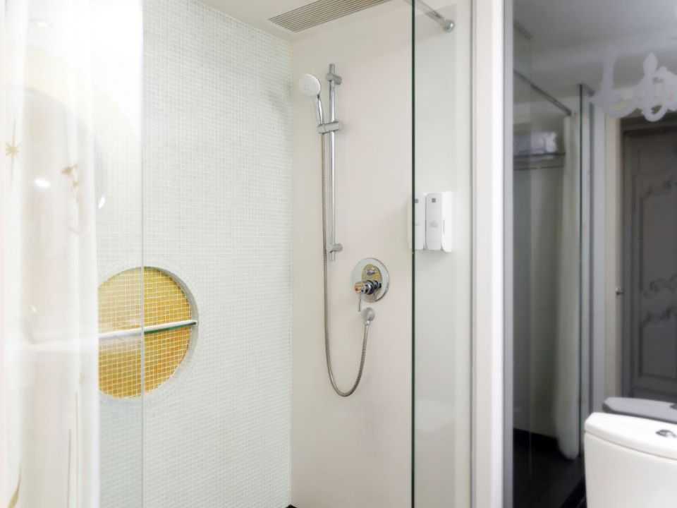 The Luxe Manor photograph 7