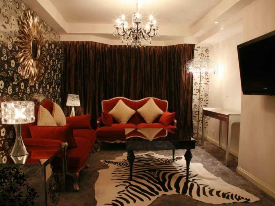 The Luxe Manor photograph 9